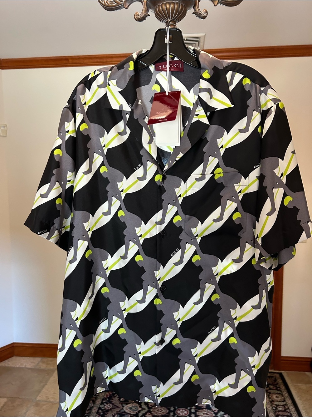 Men's Gucci "twisted surf on pop" silk bowling shirt, size 48/medium made Italy